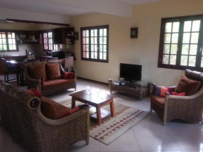 Beautiful 4-Bed Villa pool & maid in La Preneuse